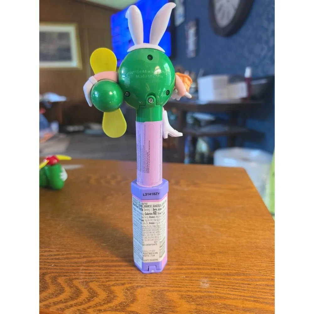 M&M's Green Bunny Easter Candy Fan Candy Tube Holder Battery Operated Works‎
